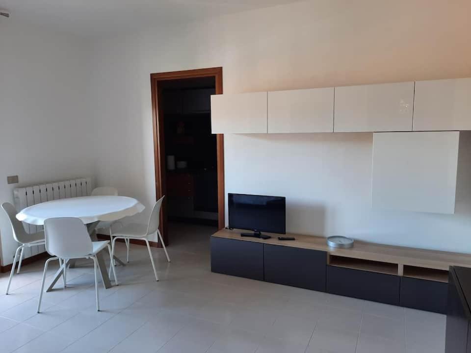 Appartamento Confortevole E Ben Servito San Mariano Екстериор снимка